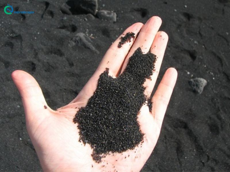 Làm trong nước với cát đen